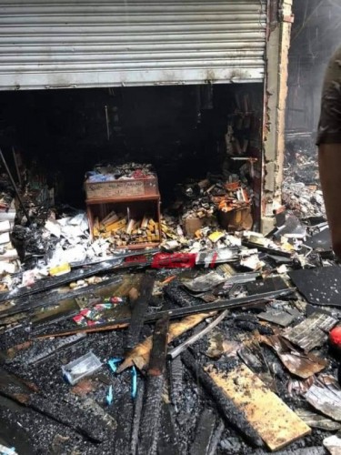 النيران تلتهم 80 محل تجاري وخسائر بالملايين في حريق سوق العتبة … صور