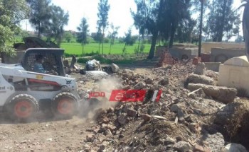 في استجابة لمطالب الاهالي إزالة مخلفات مقابر قرية كوم الحجر بالحامول