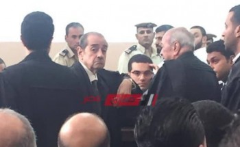 بالصورة محامي الرئيس السابق فريد الديب يظهر في محكمة جنايات دمياط