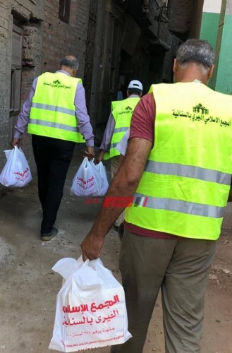 المجمع الإسلامى الخيرى بالسنانية يعلن عن توزيع 70 شنطة مواد غذائية في قرية العدلية