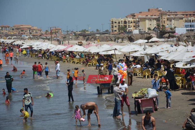 بورسعيد تشهد اليوم إقبالاً كبيراً من المواطنين على الشاطئ والمنتزهات والأندية