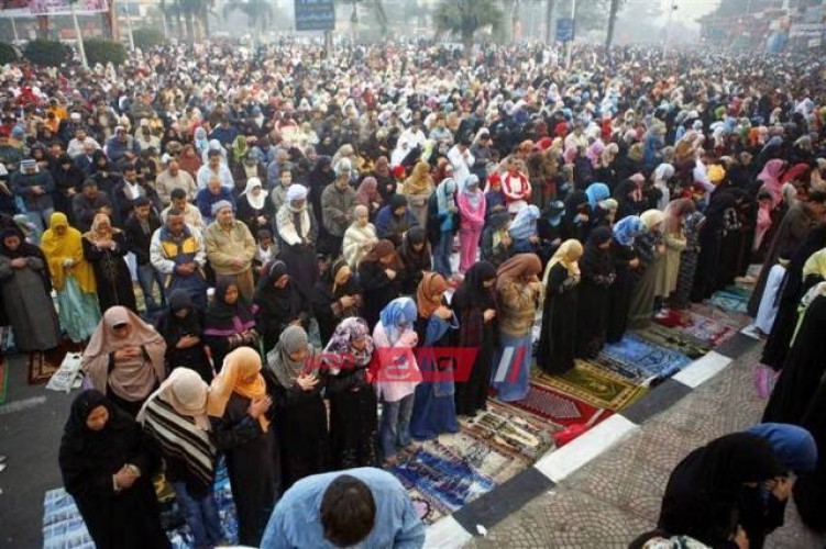 دار الإفتاء المصرية تحذر من صلاة النساء بجوار الرجال في صف واحد بمصلى العيد