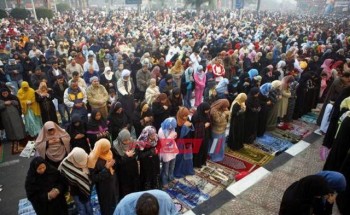 دار الإفتاء المصرية تحذر من صلاة النساء بجوار الرجال في صف واحد بمصلى العيد