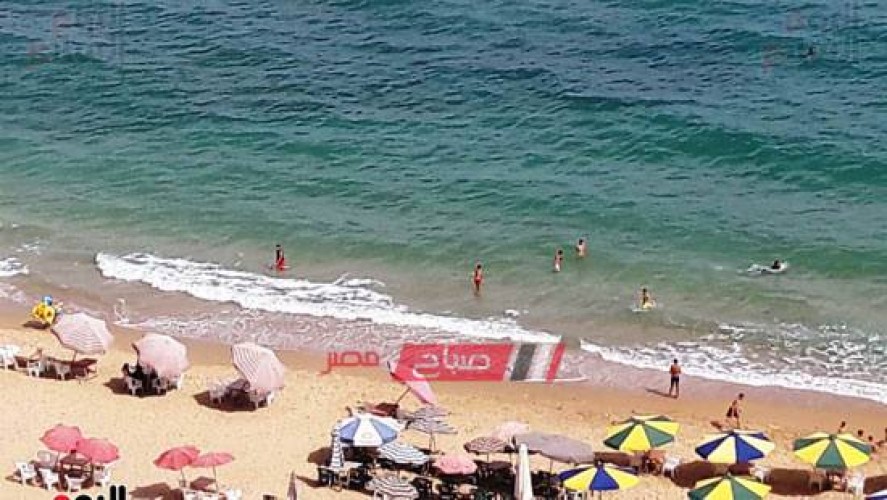 توافد المواطنين على 51 شاطئ بالإسكندرية أول أيام عيد الفطر المبارك… صور
