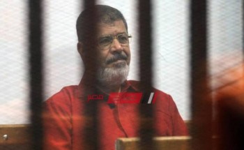 وفاة محمد مرسى العياط بعد إصابته بحالة إغماء خلال جلسة محاكمته بقضية التخابر