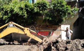 رئيس محلية دمياط: إصلاح خط المياه العمومى وصيانة كشافات الانارة بطريق المقابر