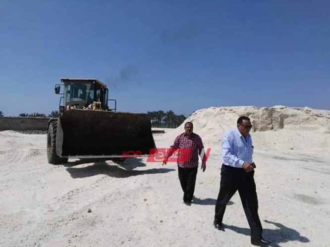 شن حملة مكبرة لازالة اشغالات وتشوينات الملح على طريق ميناء دمياط