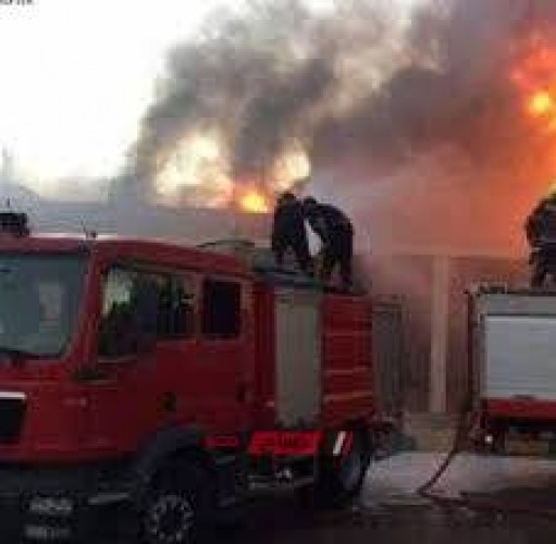اخماد حريق نشب في مخلفات خلف إدارة غرب المنصورة التعليمية