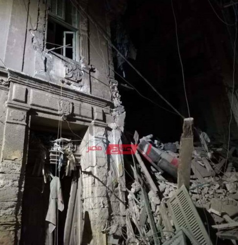 بالصور.. انهيار أجزاء من عقارين بحي الجمرك في الإسكندرية