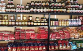 بالصور رئيس حي الجمرك تفتتح منفذ لبيع المنتجات الغذائية التابع لوزارة الزراعة
