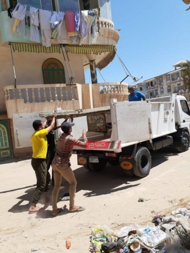 شن حملة مكبرة بمدينة رأس البر لإزالة إشغالات الشوارع الجانبية