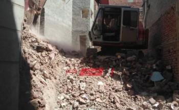 إزالة منشأتين ذى خطورة داهمة على مساحة 115 متر بمدينة كفر البطيخ