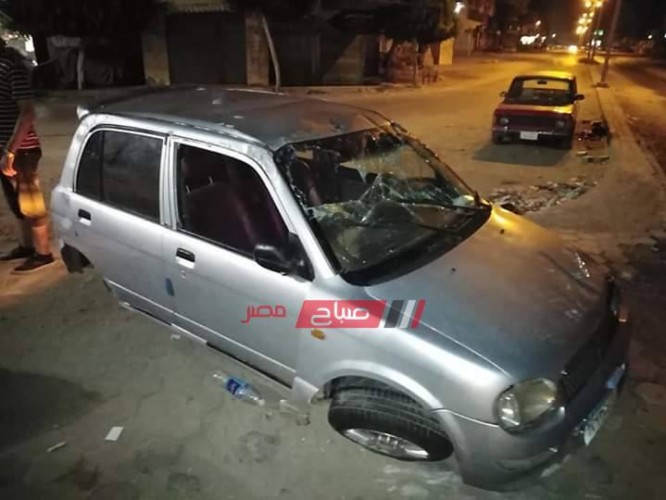 ننشر صور انقلاب سيارة ملاكي على طرق بورسعيد بدمياط وإصابة قائدها