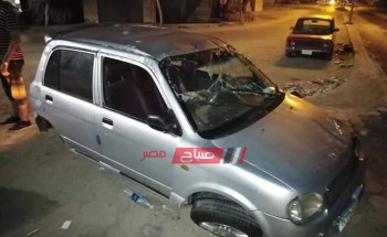 ننشر صور انقلاب سيارة ملاكي على طرق بورسعيد بدمياط وإصابة قائدها
