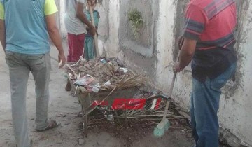 أهالي وشباب البصارطة بدمياط ينظمون حملة مكبرة لتنظيف مقابر القرية