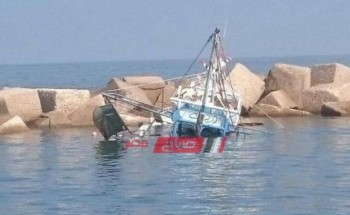 غرق مركب من دمياط بسواحل بورسعيد وإنقاذ طاقم الصيد