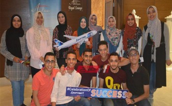 أوائل الثانوية العامة يغادرون إلى أوروبا من مطار القاهرة