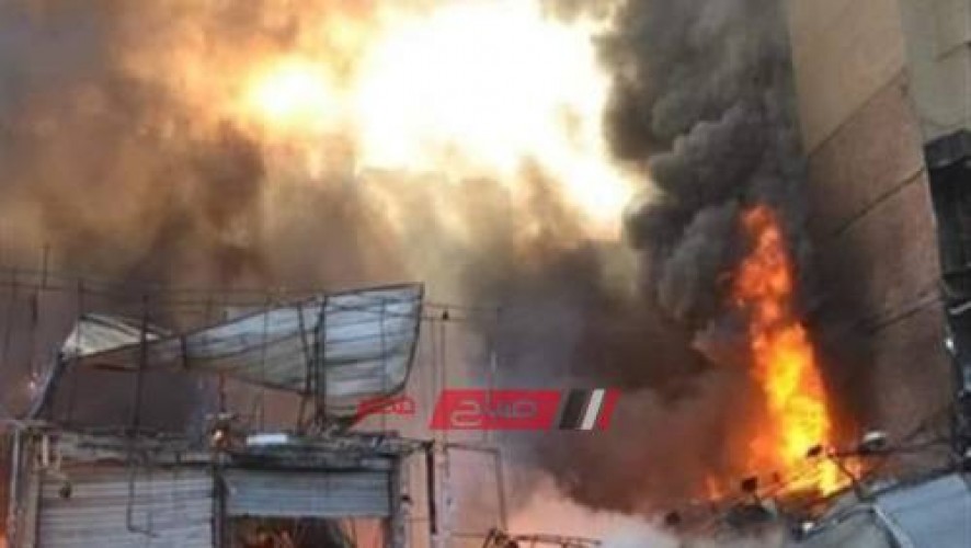 بالفيديو/ حريق هائل بوكالة البلح والدفع بـ15 سيارة إسعاف وإطفاء