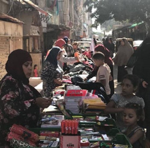 بالصور سوق خيرى لبيع مستلزمات المدارس بالإسكندرية