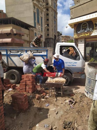 إيقاف أعمال بناء بدون ترخيص بالشارع الحربي بمدينة دمياط