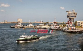 ميناء دمياط يواصل العمل رغم الطقس السيئ ويستقبل 8 سفن حاويات وبضائع