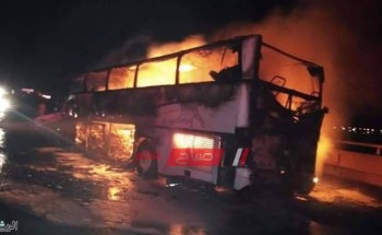 بالفيديو.. تفحم حافلة معتمرين بالسعودية يسفر عن مصرع 30 شخصاً وإصابة 5 آخرين