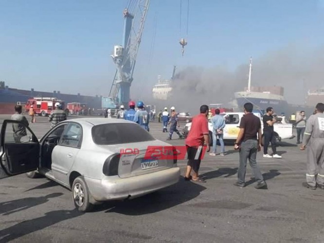 السيطرة على حريق ميناء دمياط دون وفيات ومصدر: لاداعي للقلق