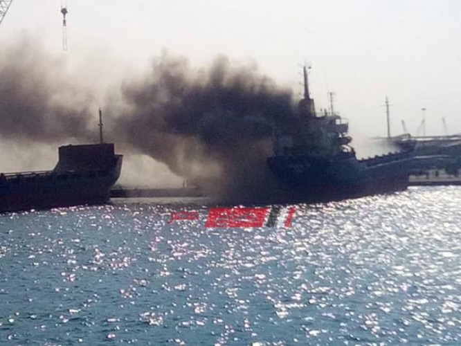 ننشر تفاصيل إندلاع النيران في سفينة فوسفات داخل ميناء دمياط والقوات البحرية تتدخل لإخماد الحريق