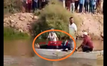 فيديو لحظة انتشال جثة شخص لقى مصرعه غرقا في مياه ترعة بدمياط