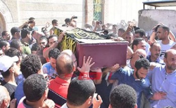 بالصور.. الفنانين يشاركون فى جنازة طلعت زكريا بالإسكندرية