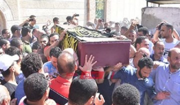 بالصور.. الفنانين يشاركون فى جنازة طلعت زكريا بالإسكندرية