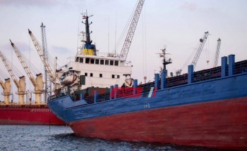 بالاسم والصور مصرع أحد أفراد طاقم سفينة داخل ميناء دمياط