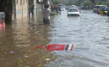 بالفيديو غرق محلات المنشية بمياه الأمطار بالإسكندرية.. والمحافظة تدفع بسيارات لكسح المياه