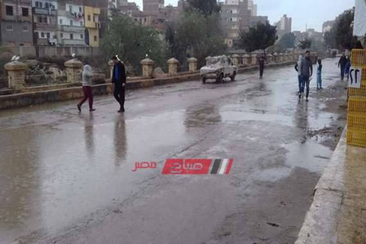 محافظة القاهرة تدفع بعدد من السيارات لسحب مياه الأمطار وعودة حركة المرور