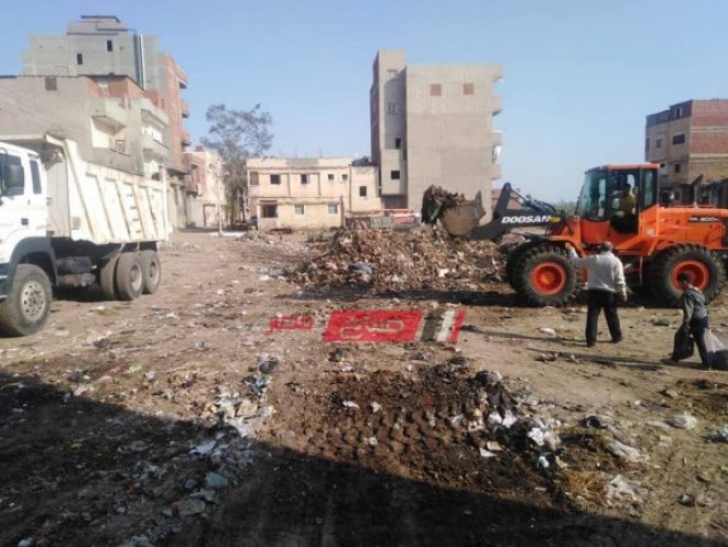 رفع 20 طن قمامة بقرية كفر الغاب بدمياط في حملة لرفع مستوى النظافه