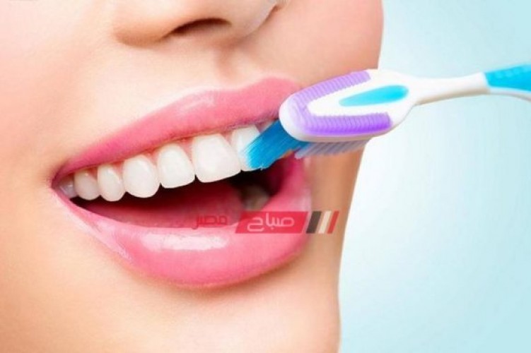 بالفيديو .. طرق متعددة لعمل معجون الأسنان المنزلي بمواد طبيعية مئة بالمئة