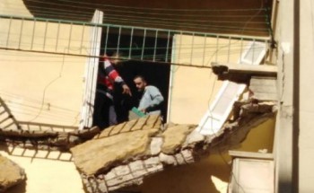 انهيار بلكونة عقار بسبب سوء الأحوال الجوية في محافظة الإسكندرية