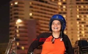 إيمان أسامة سائقة سكوتر بالأجرة تتمنى أن تكون وزيرة السياحة في مصر