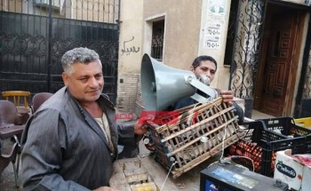 ضبط مجموعة من مكبرات الصوت للباعة الجائلين بشوارع قرية شرباص بدمياط