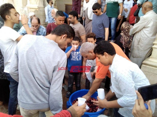توزيع الشربات على المواطنين بالإسكندرية إحتفالاً بالمولد النبوي الشريف