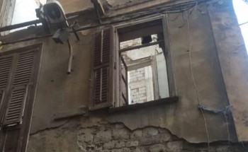 انهيار جزئي بعقار في منطقة العطارين بالإسكندرية
