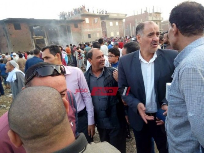 رئيس محلية دمنهور يتفقد قرية غربال بعد اخماد حريق هائل