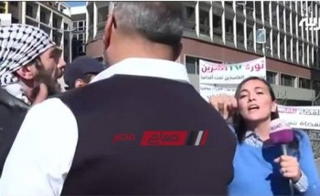 مندسين يحاولون الاعتداء على مذيعة لبنانية على الهواء.. فيديو
