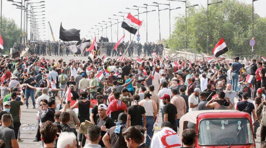 اشتباكات بين الشرطة والطلاب المحتجين في العراق.. فيديو