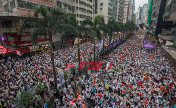 مدارس هونج كونج تفتح أبوابها مرة أخرى للطلاب بعد المظاهرات.. فيديو