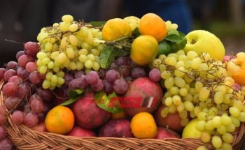 كيلو العنب بـ 50 جنيهًا في سوق العبور لجملة الفاكهة