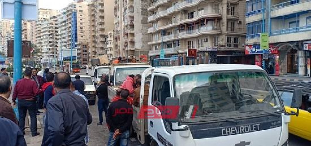 حملات إزالة تعديات وإشغالات على شواطىء الإسكندرية