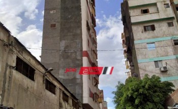 إزالة 5 أدوار من عقار مائل في حي الجمرك في الإسكندرية