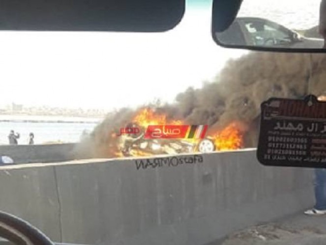 انقلاب واشتعال النيران في سيارة بالطريق الدولي في الإسكندرية- صور