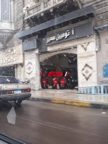 تساقط أمطار غزيرة وانخفاض درجات الحرارة الآن في الإسكندرية- صورة